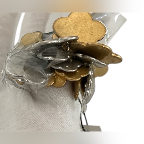 NWT! MARC JACOBS MULTI PETAL CHARM RING - Picture 3 of 5